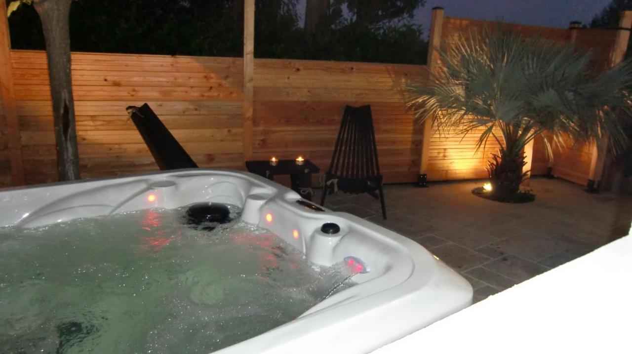Casa Louise Suites And Spas Privatifs Σαιντ-Μαξίμ Εξωτερικό φωτογραφία